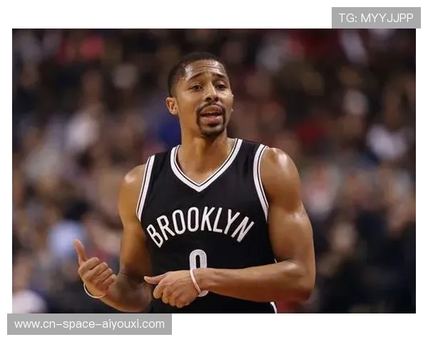 退役后卫加比·吉恩膝伤康复之路：从赛季报销到青训教练