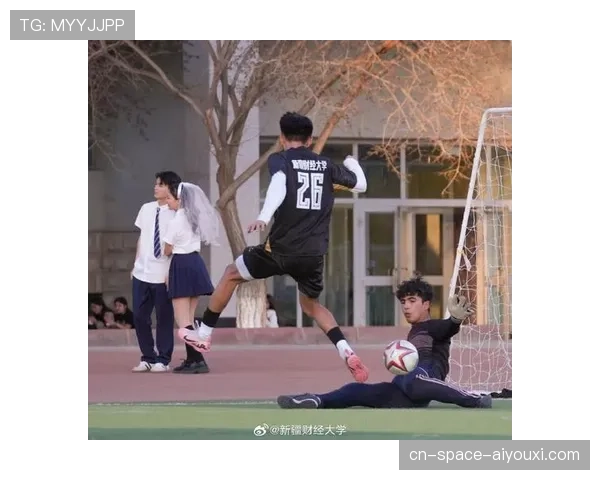 消息：某球星在训练中演示其招牌后撤步脚步，年轻球员围观学习